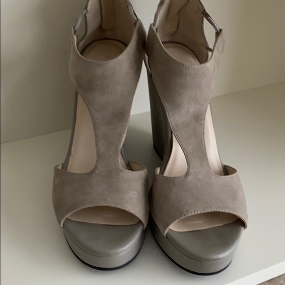 🛍️2/$20 Kenneth Cole grey wedge size 9.5 - Picture 2 of 11